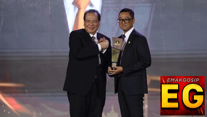 Dirut PLN Darmawan Prasodjo Raih Penghargaan CEO Of The Year